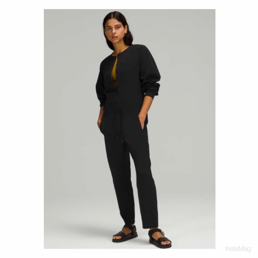 NEW Lululemon Ventlight Zippered Jumpsuit
Black Size 12